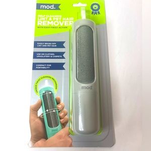 Lint and pet hair remover self cleaning NWT